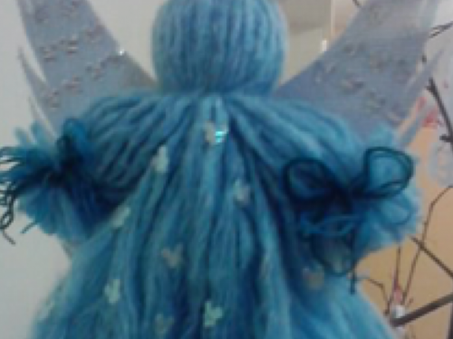 ВІДЕО. Як в Авдіївці жінки і діти освоювали малярство на склі, живопис на воді (ебру) та вибійку на тканині