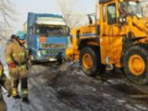 Под Авдеевкой во льдах застрял газовоз (ФОТОФАКТ)