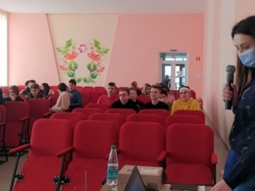 Старшокласникам Авдіївки розповіли про гендерну рівність