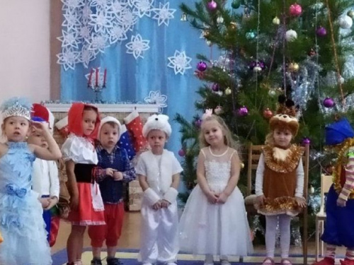 В авдеевском  "Колокольчике" прошёл новогодний утренник для малышей (ФОТО)