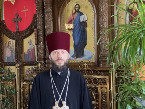 С праздником Святой Троицы авдеевцеев  поздравляет протоиерей Андрей Карпец (ВИДЕО)