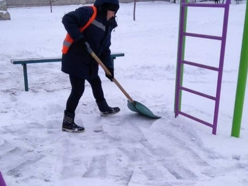 Авдіївські комунальники на варті боротьби зі снігом (ФОТОФАКТ)