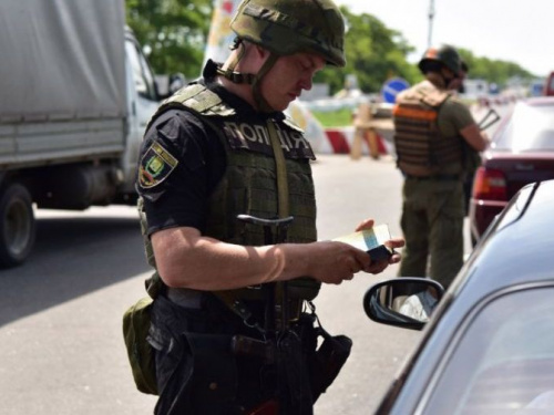 Глава Нацполиции проверил блокпосты Донетчины и встретился с новым губернатором