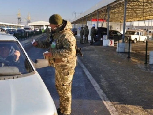 Сутки на блокпостах и КПВВ Донбасса: контрабанда и задержания
