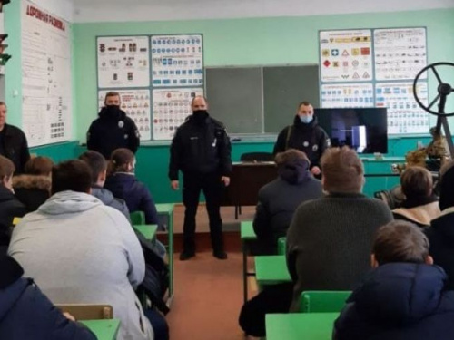 В Авдіївці поліцейські проводять уроки дорожньої безпеки для дітей