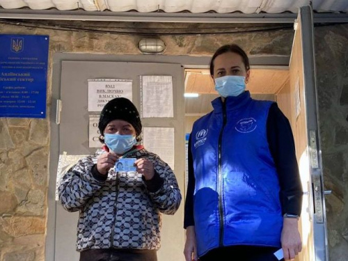 Сотрудники «Пролиски» помогли жительнице Авдеевки восстановить паспорт