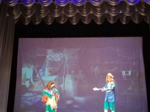 Красивая Баба Яга покорила Авдеевку (ФОТО)