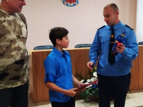 Теплые слова, благодарности и подарки: в Авдеевке поздравили спасателей (ФОТО)