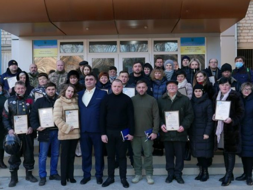 В Авдеевке в День местного самоуправления представителям громады вручили грамоты и благодарственные письма