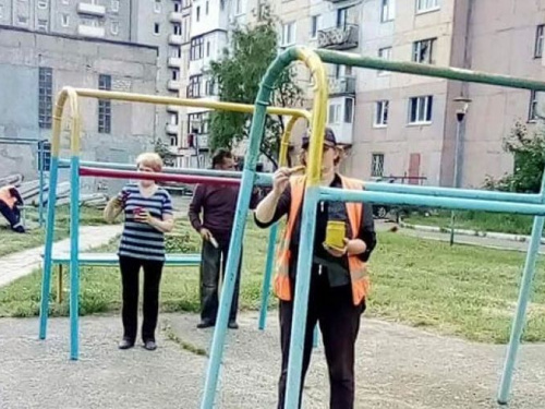 Комунальники  Авдіївки оновили дітячи та спортивні майданчики