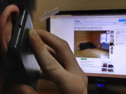 Полицейские Авдеевки разыскивают мошенницу, которая выманила у женщины 15 тысяч гривен 