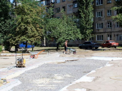 Ход строительства новой универсальной площадки общественники и власть обсудили "на месте"