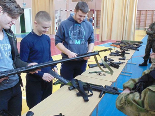 В школах вновь будут преподавать допризывную подготовку