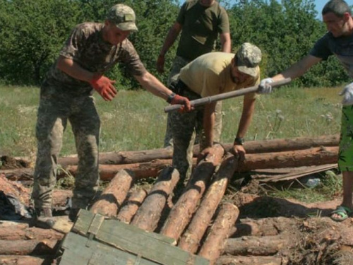 Блиндаж за Мемориалом защитникам Авдеевской промзоны начали реставрировать (ФОТО)