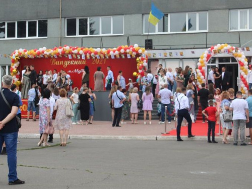 Медалисты Авдеевки получили денежные сертификаты от компании Метинвест