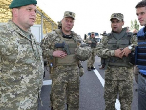 Британский министр обороны посетил зону ООС (ФОТО)