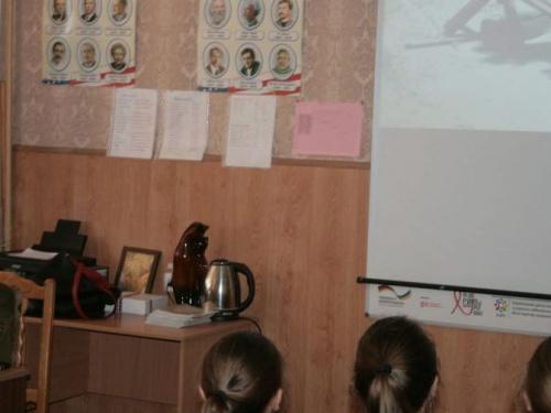 Гости из Авдеевки рассказали детям Иванково о войне (ФОТО)