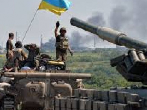 Минувшей ночью  во время обстрелов на Донбассе  были ранены двое украинских военных