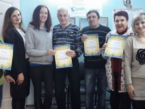 В Авдеевке вручили свидетельства первым «выпускникам» компьютерных курсов