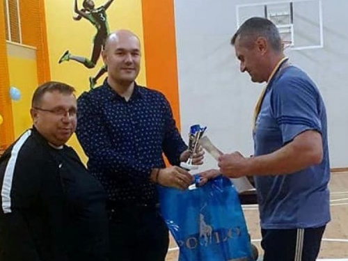 Ко Дню защитника Украины в Авдеевке провели соревнования по армреслингу и гиревому спорту