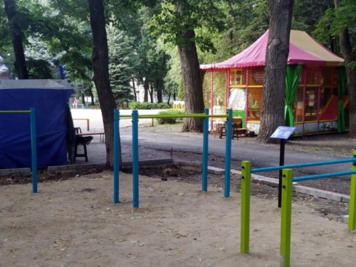 В Авдеевке приступили к оборудованию спортивной площадки с QR-кодами (ФОТОФАКТ)