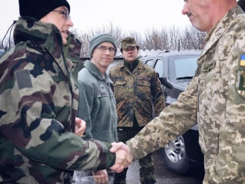 Зарубежные партнеры посетили бригаду, которая защищает Авдеевку