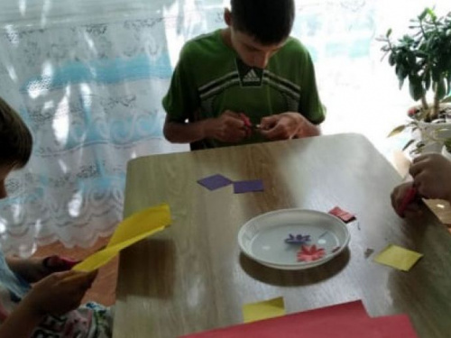 В Авдіївці вихованці "Іскорки" створили "Вінок дружби"