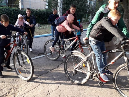 Авдеевские школьники поддержали День без автомобилей (ФОТО)