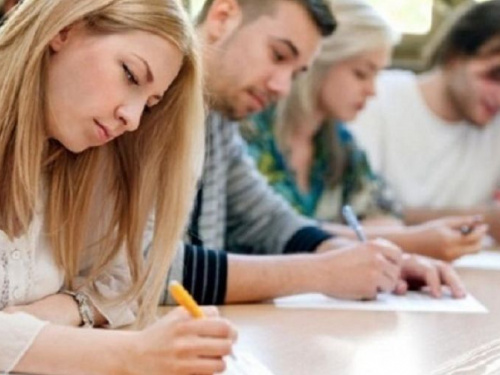 Рада разрешила отменить аттестацию школьников