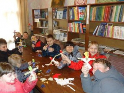 Авдеевские школьники освоили мастерство создания кукол-оберегов к Маслянице (ФОТО)