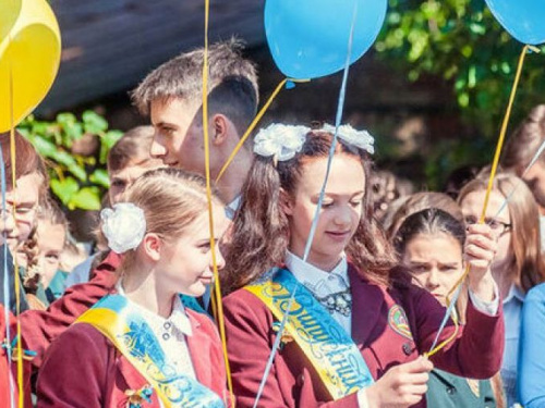 Авдеевские школьники завершат год без выпускных и последних звонков