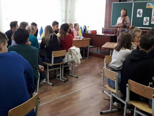 Авдеевка: в школе произошла ожесточенная «историческая битва» (ФОТО)