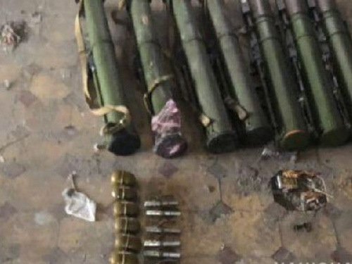 Гранаты, гранатометы и патроны: в Авдеевке нашли смертоносный схрон, опубликованы фото