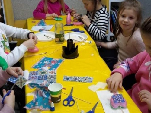 Бібліотека-філія №3 відділу культури ВЦА провела майстер-клас для авдіївської малечі