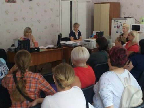 Жителей Авдеевки знакомили с Конституцией