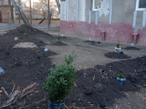 Жители ОСМД «Юбиляр-Авдеевка» продолжают обустраивать придомовую территорию в рамках конкурса социальных проектов (ФОТОФАКТ)