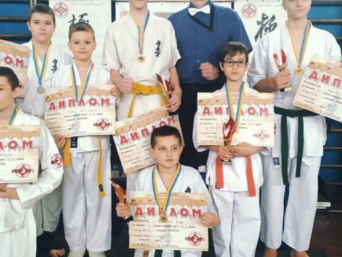 Авдіївські спортсмени з кіокушинкайкан отримали головні нагороди у Слов‘янську 