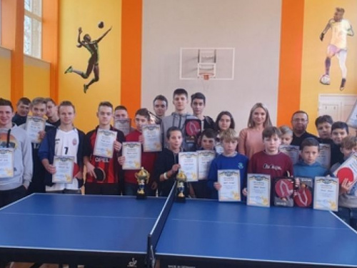 В Авдеевке определили победителей молодежного турнира по пинг-понгу (ФОТО)