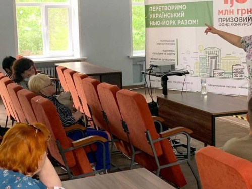 Для жителей Новгородского провели консультации в рамках конкурса "Преобразим украинский Нью-Йорк вместе!"