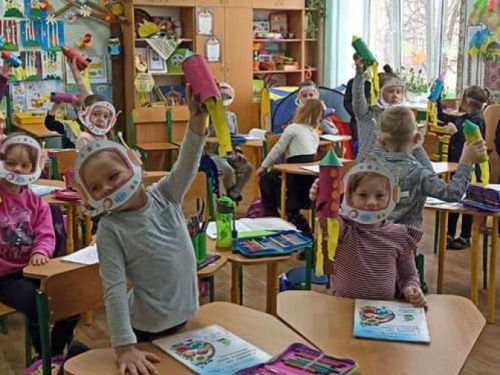 Юні авдіївці мріяли про космос та власноруч виготовили ракети (ФОТО)