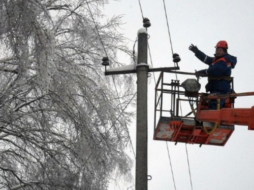 Из-за снегопада обесточена старая часть Авдеевки