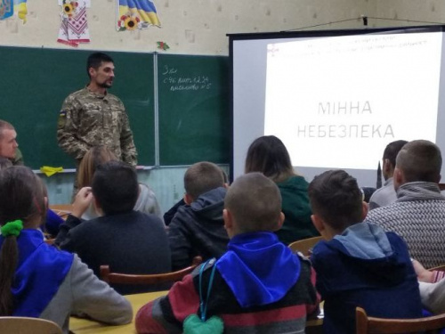 С детьми Авдеевки провели занятие, важное для жизни (ФОТО)