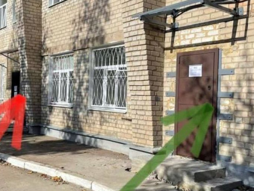 В Авдіївці біля лікарні встановили палатку для пацієнтів з температурою та симптомами ОРВІ