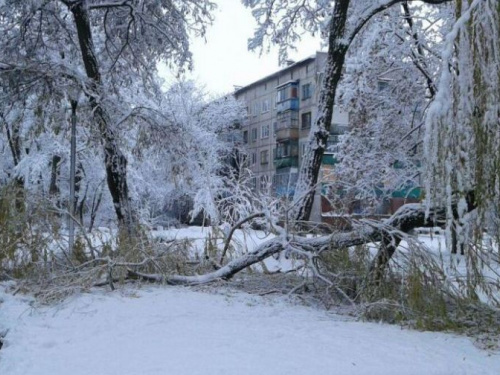 Водителей Авдеевки просят не разъезжать по городу без надобности из-за непогоды