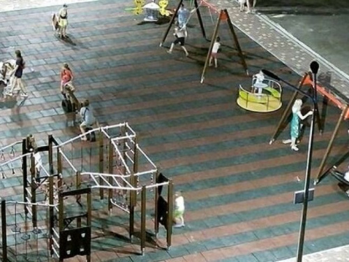 На новому дитячому майданчику в 9 кварталі встановили камеру відеоспостереження