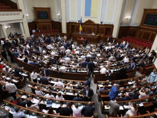Рада увеличила минималку в Украине до 5 000 гривен