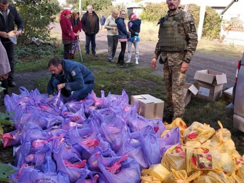 Авдеевские "симики" доставили мирным жителям продукты, лекарства, хозтовары (ФОТО)