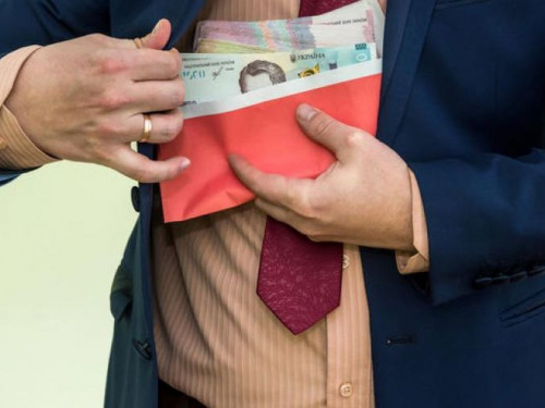 Зарплаты в регионах: сколько в феврале заработали главы ОГА