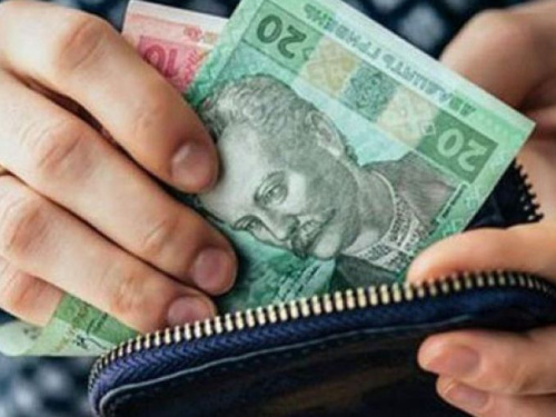 Средняя зарплата в Украине за год выросла на 12%