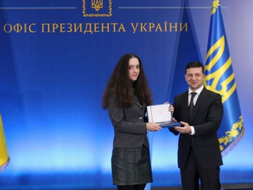 Авдіївські учні, що мають високі результати навчання можуть отримати стипендії та премії  від Президента